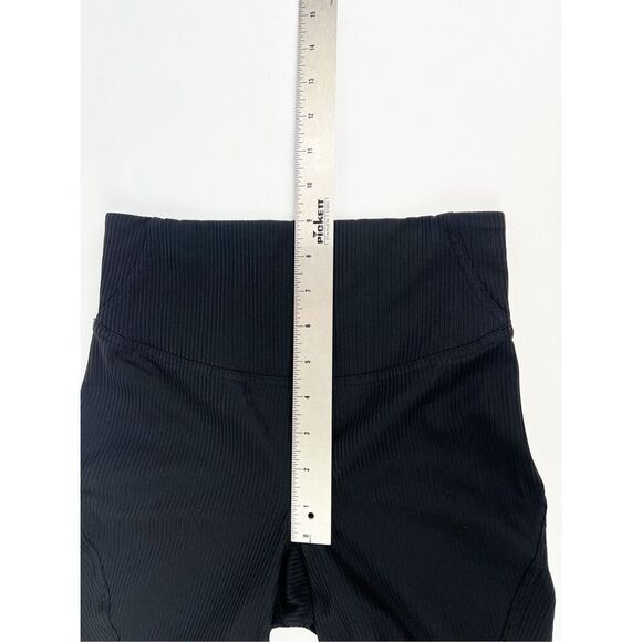 Lululemon Base Pace 8” High Rise Black Ribbed Shorts 4 - Picture 5 of 8